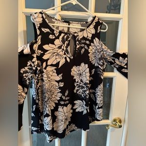 Open shoulder long sleeve floral top